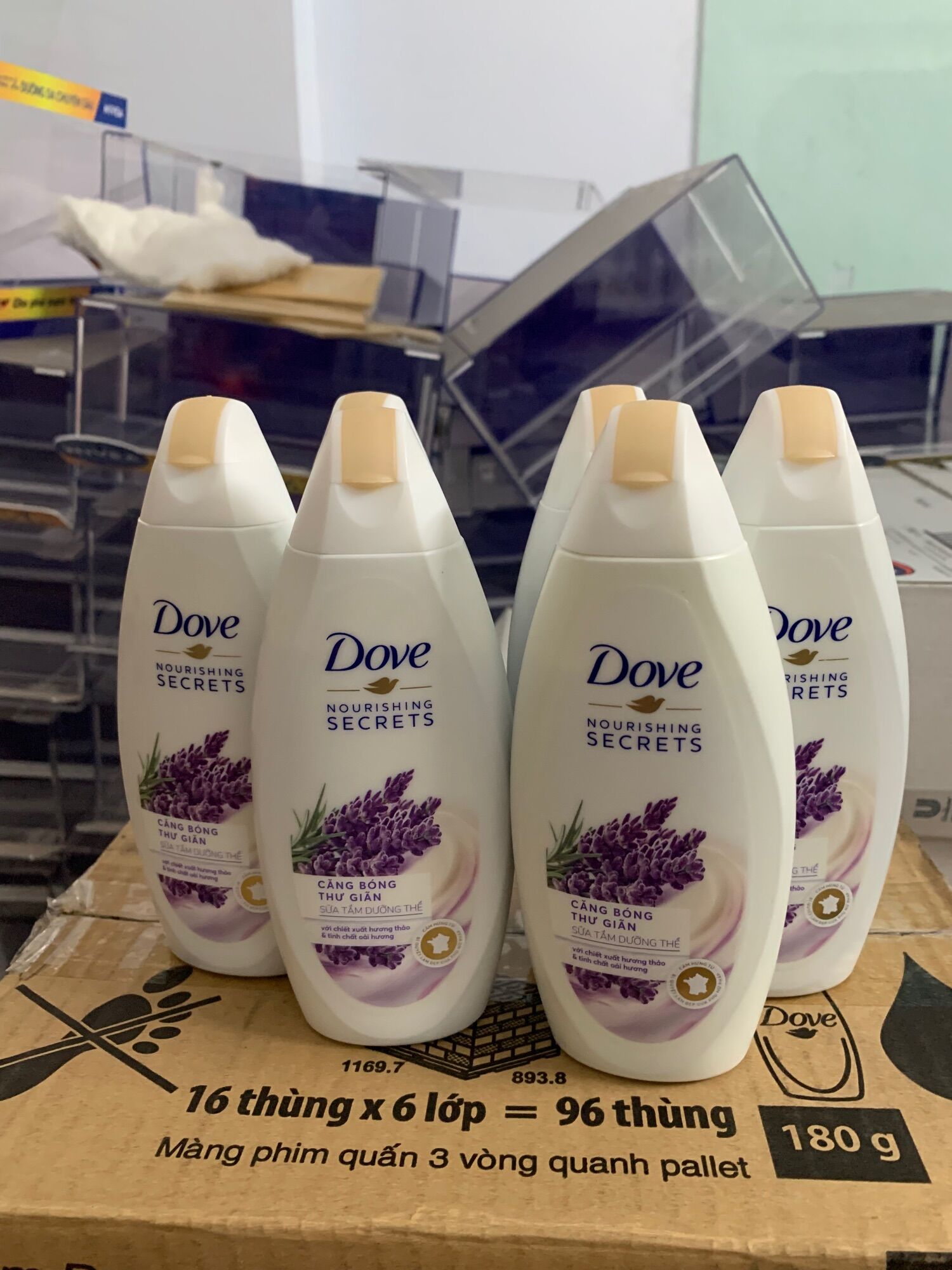 Sữa tắm Dưỡng thể căng bóng Dove 180gr
