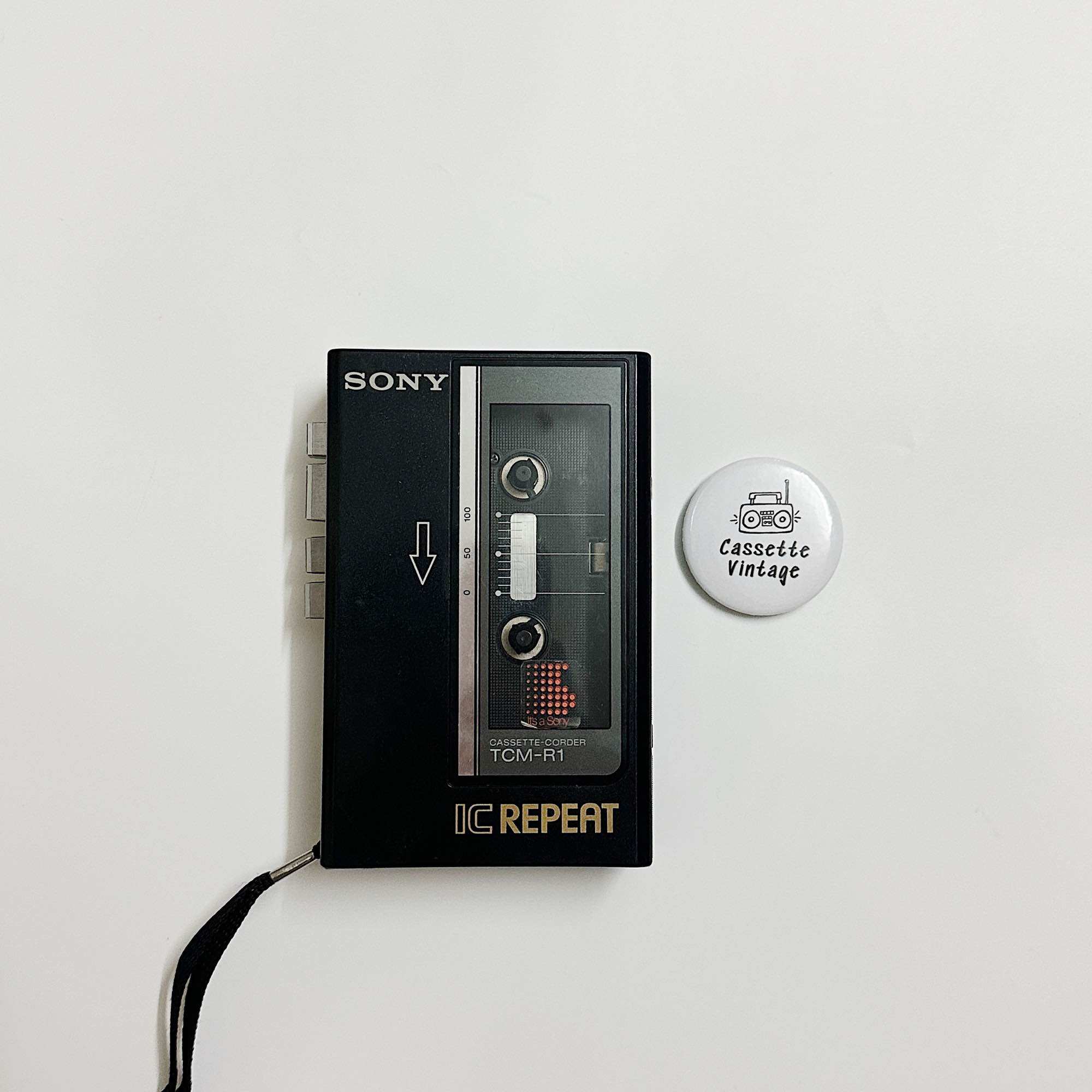Máy cassette cầm tay Sony R1 Cổ Điển
