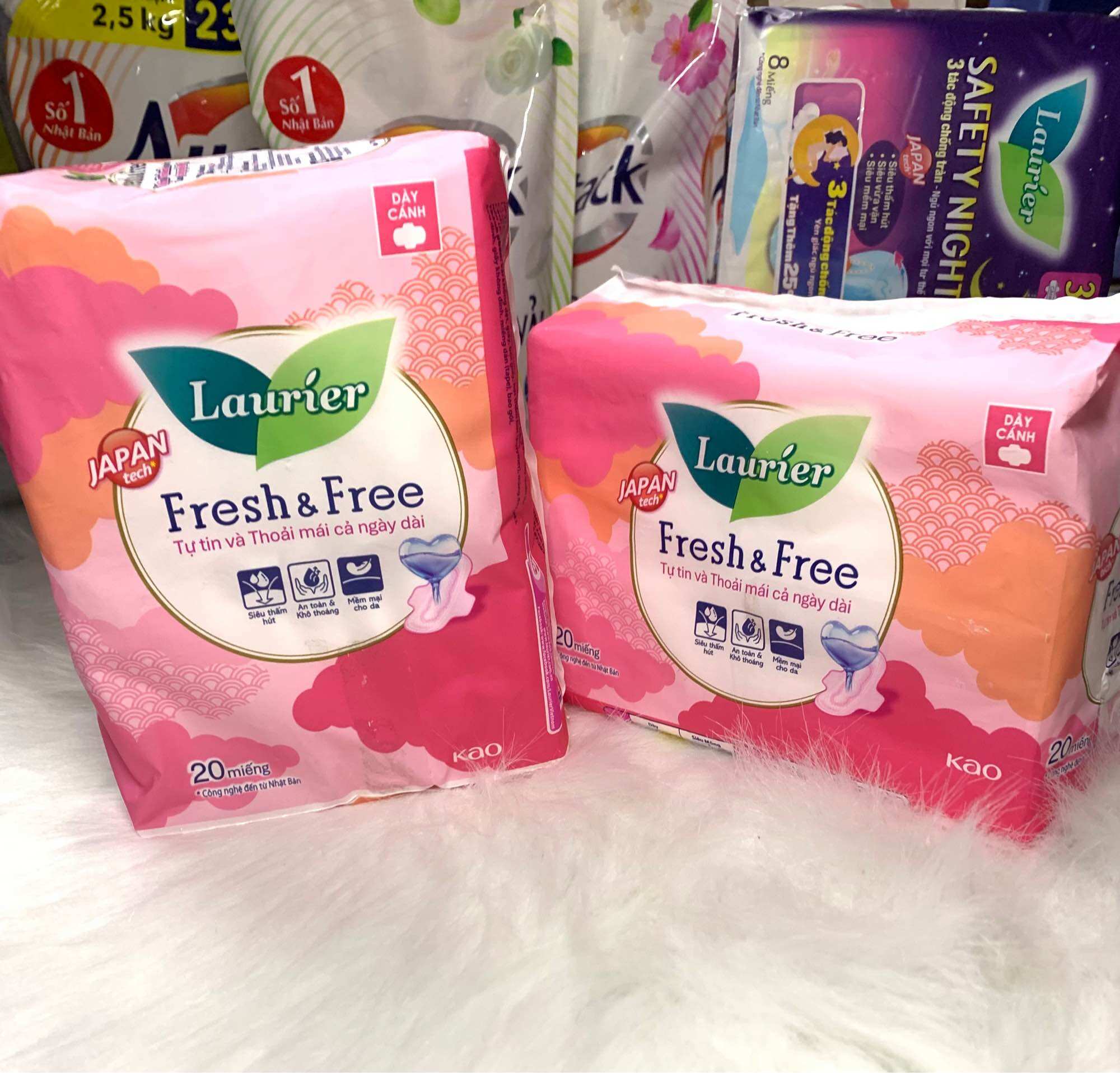 Băng vệ sinh Laurier Fresh&Free dày cánh 20 miếng