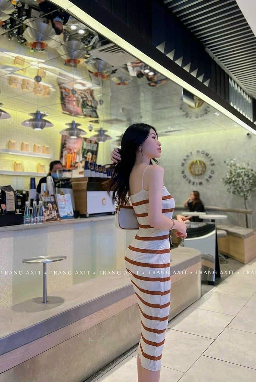 Đầm len hai dây sọc cổ tim siêu xinh