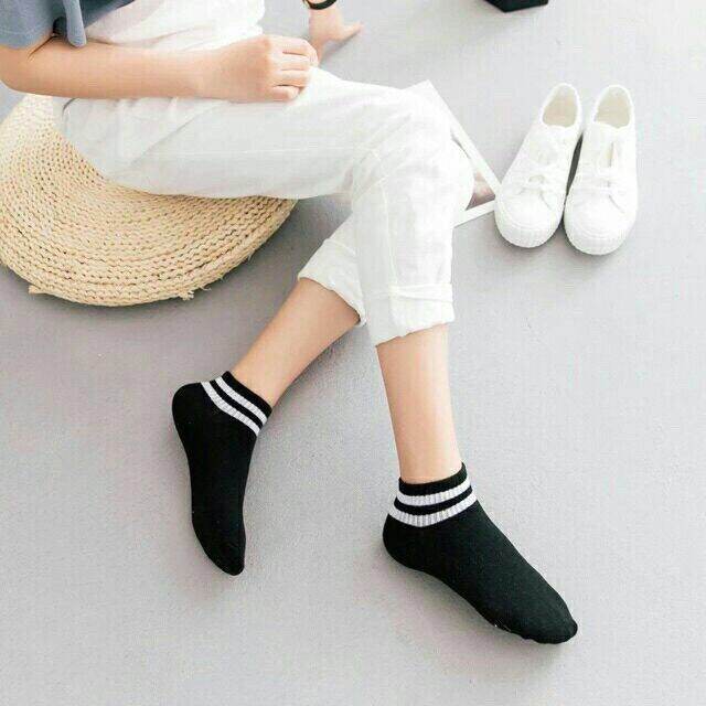 Vớ tất nữ Hàn Quốc sọc