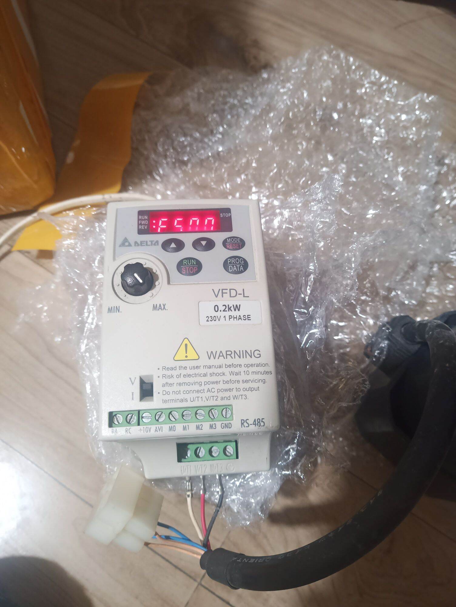 Biến tần 200w Delta điện áp 220v vào 1pha ra 3pha hàng tháo máy bảo hành 3 tháng