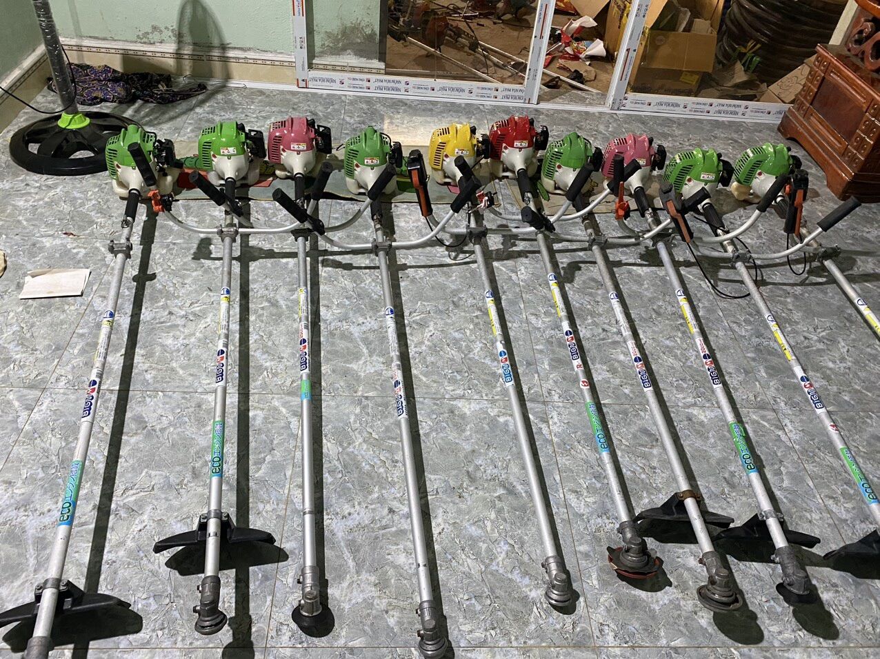 Máy cắt cỏ nhật bãi tặng 4món phụ kiện