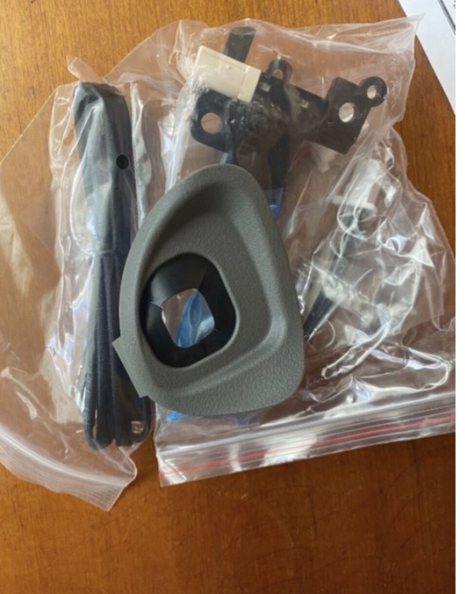 Nắp che bụi cruise control camry. Chỉ 1 nắp