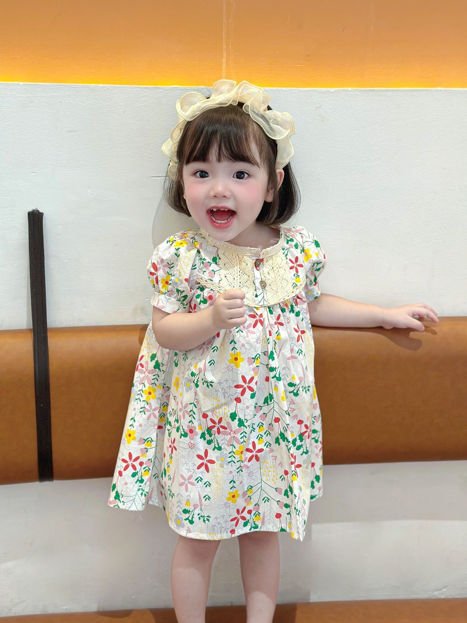 Váy hoa phối ren bé gái