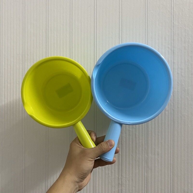 Gáo nhựa múc nước cán tròn