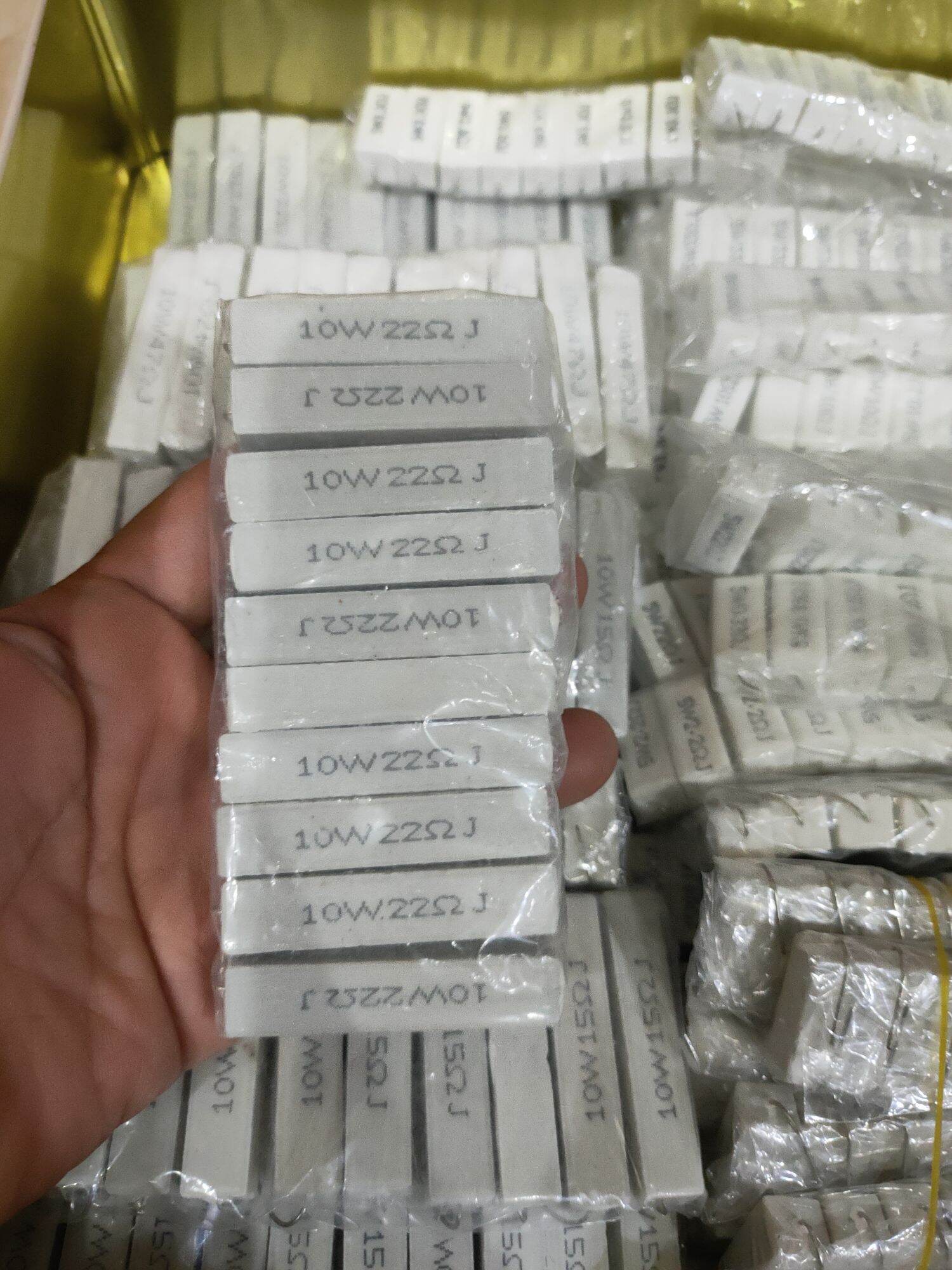 10 điện trở sứ 22 om 10w