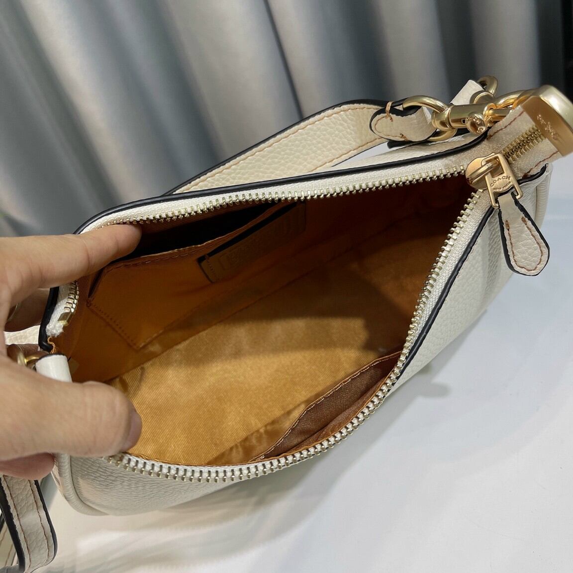 Coach X Peanuts Teri Shoulder kẹp nách sang chảnh