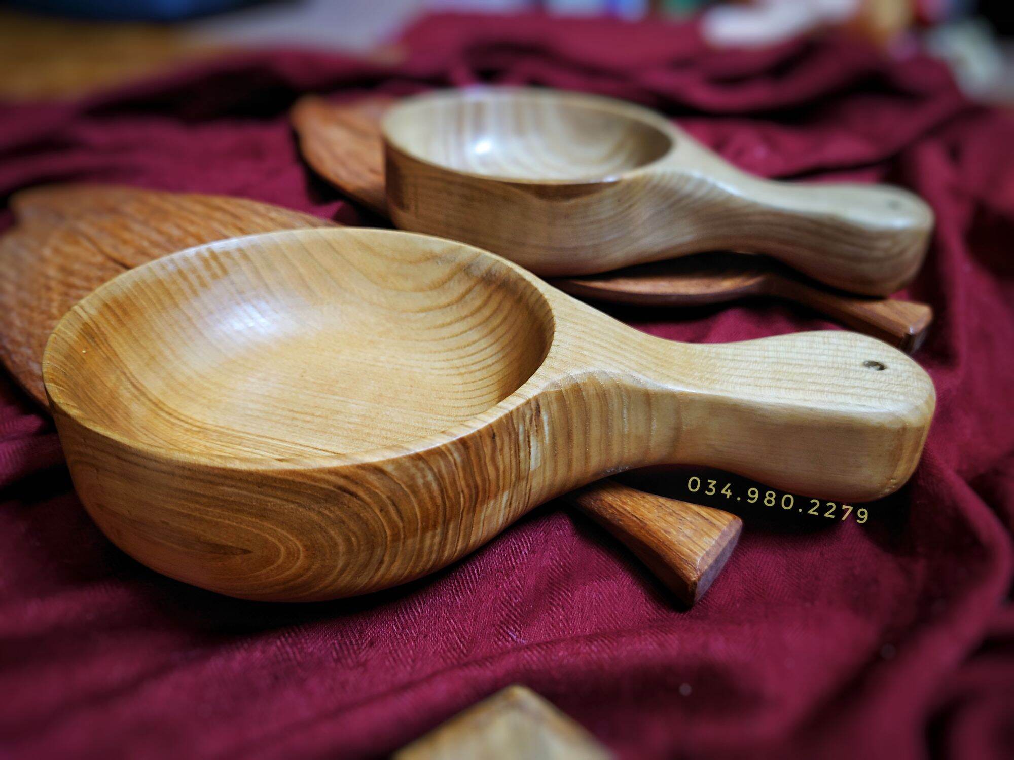 Bát (thố) gỗ có tay cầm - Wooden bowl with handle