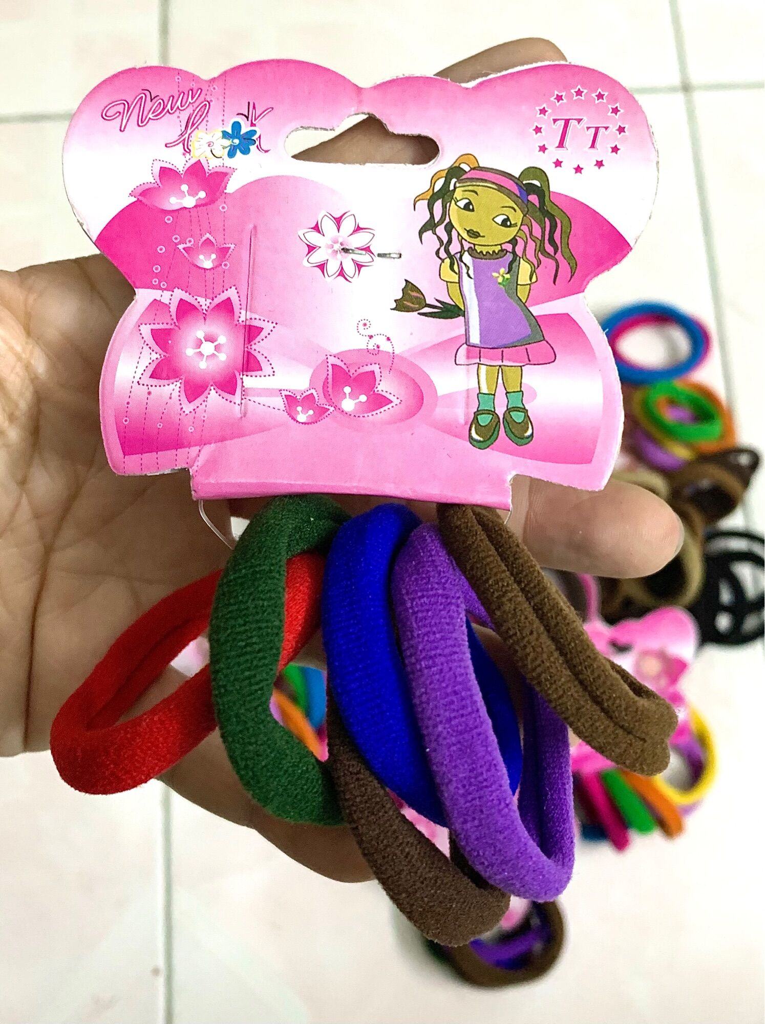 1 xâu gồm 6 sợi thun cột tóc.