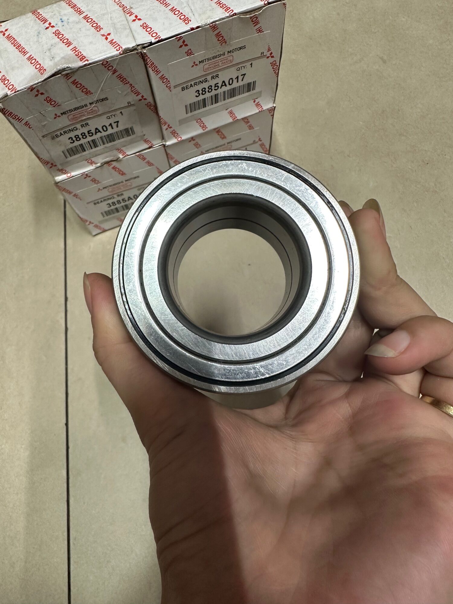 BẠC ĐẠN / BI MOAY Ơ BÁNH TRƯỚC MITSUBISHI XPANDER