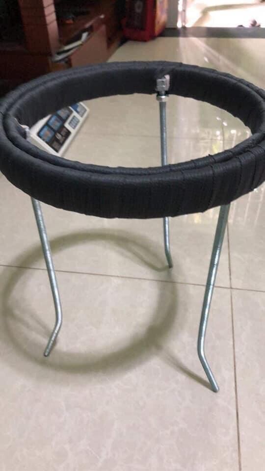 Khung sắt chân rờikích thước đường kính 27cm.màu ngẫu nhiên.