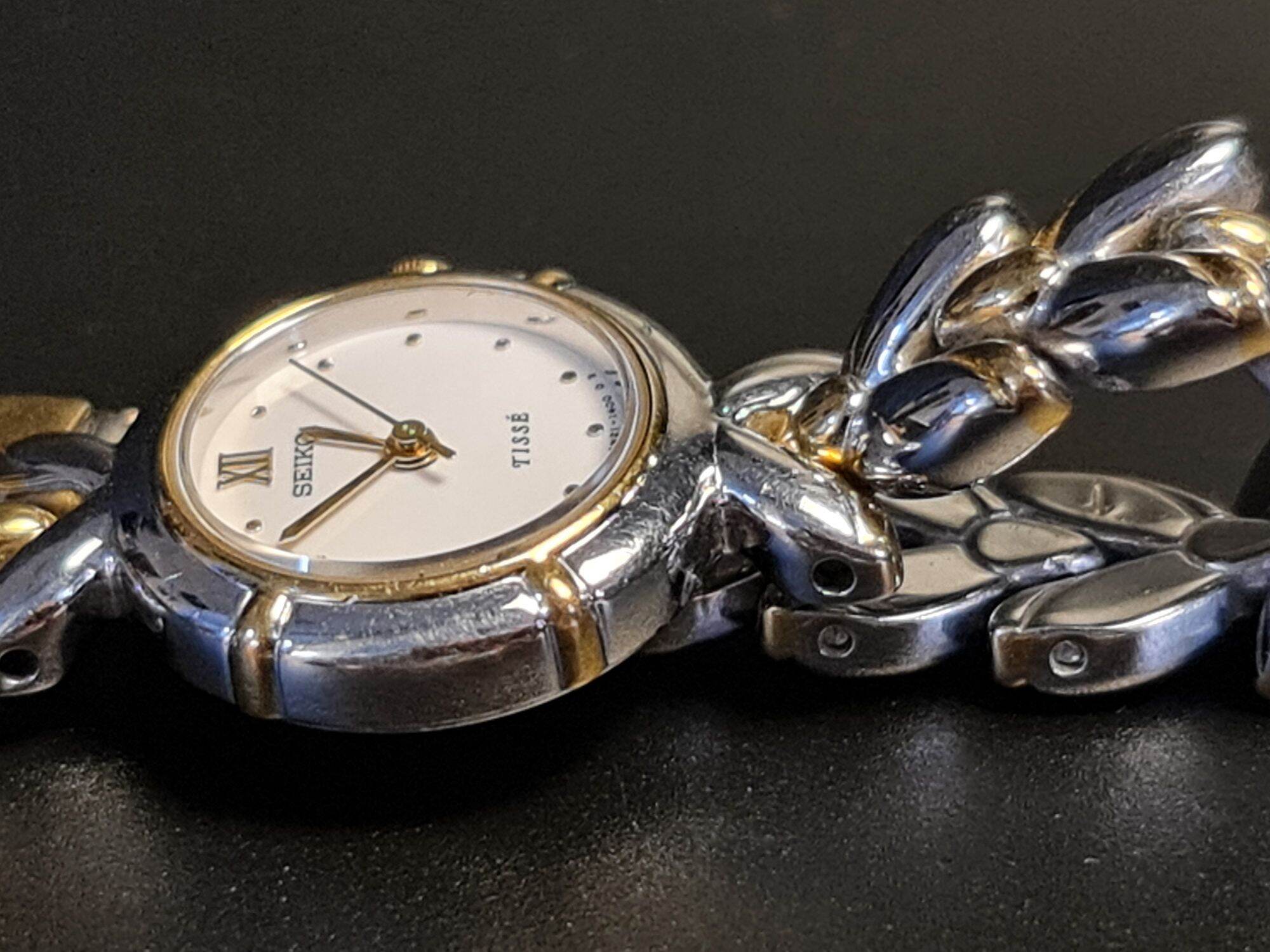 Đồng hồ dạng lắc, dây demi hiệu SEIKO