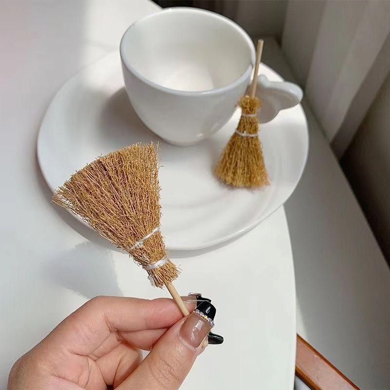 Kẹp tóc hình chổi rơm