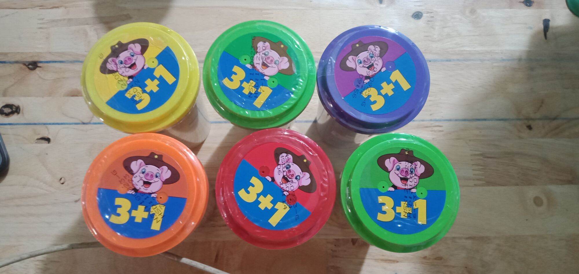 4 ly xúc xích lắc Heo Cao Bồi x