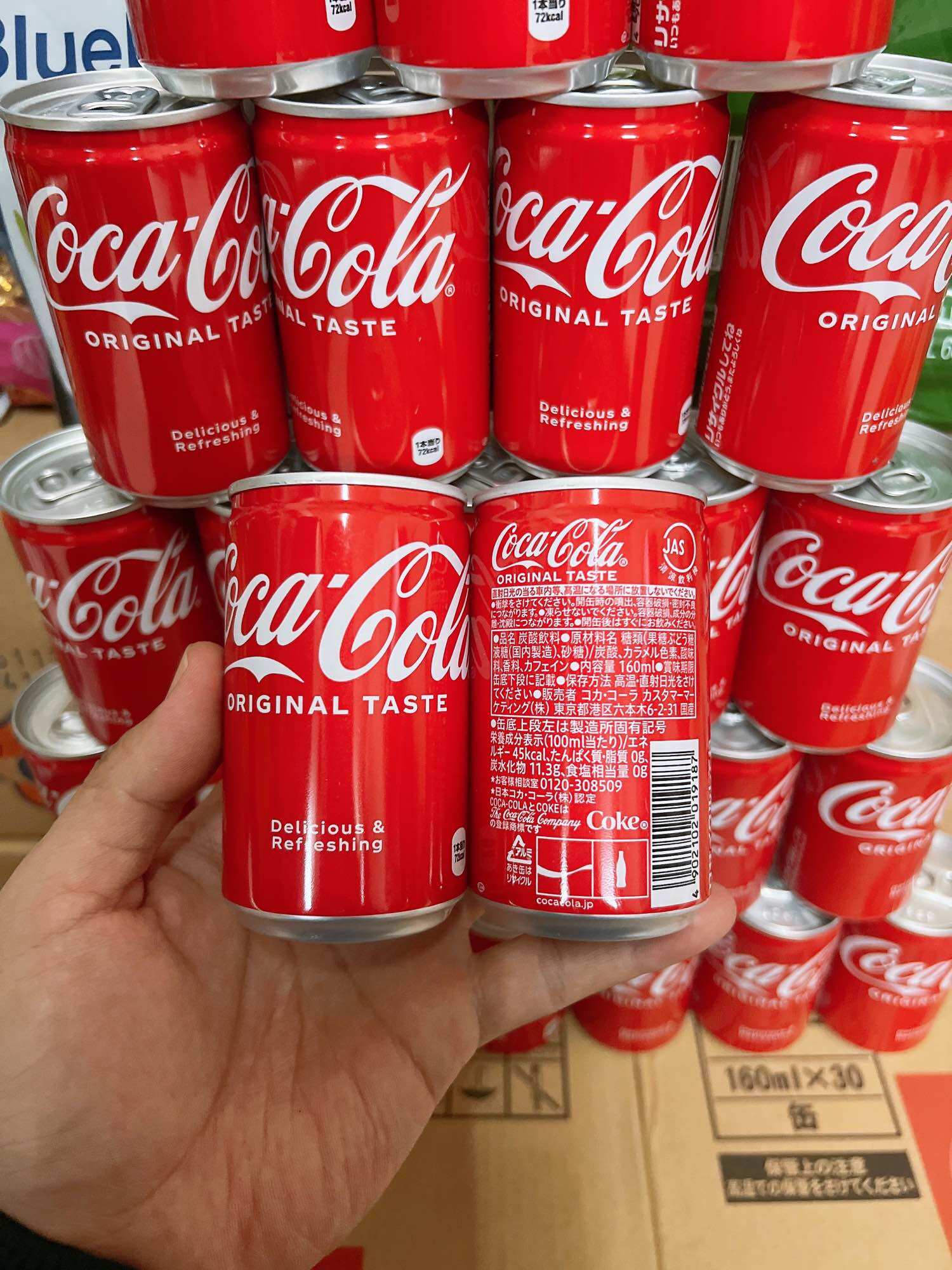 Thùng 30 lon Coca Cola 160ml Nhật Bản.