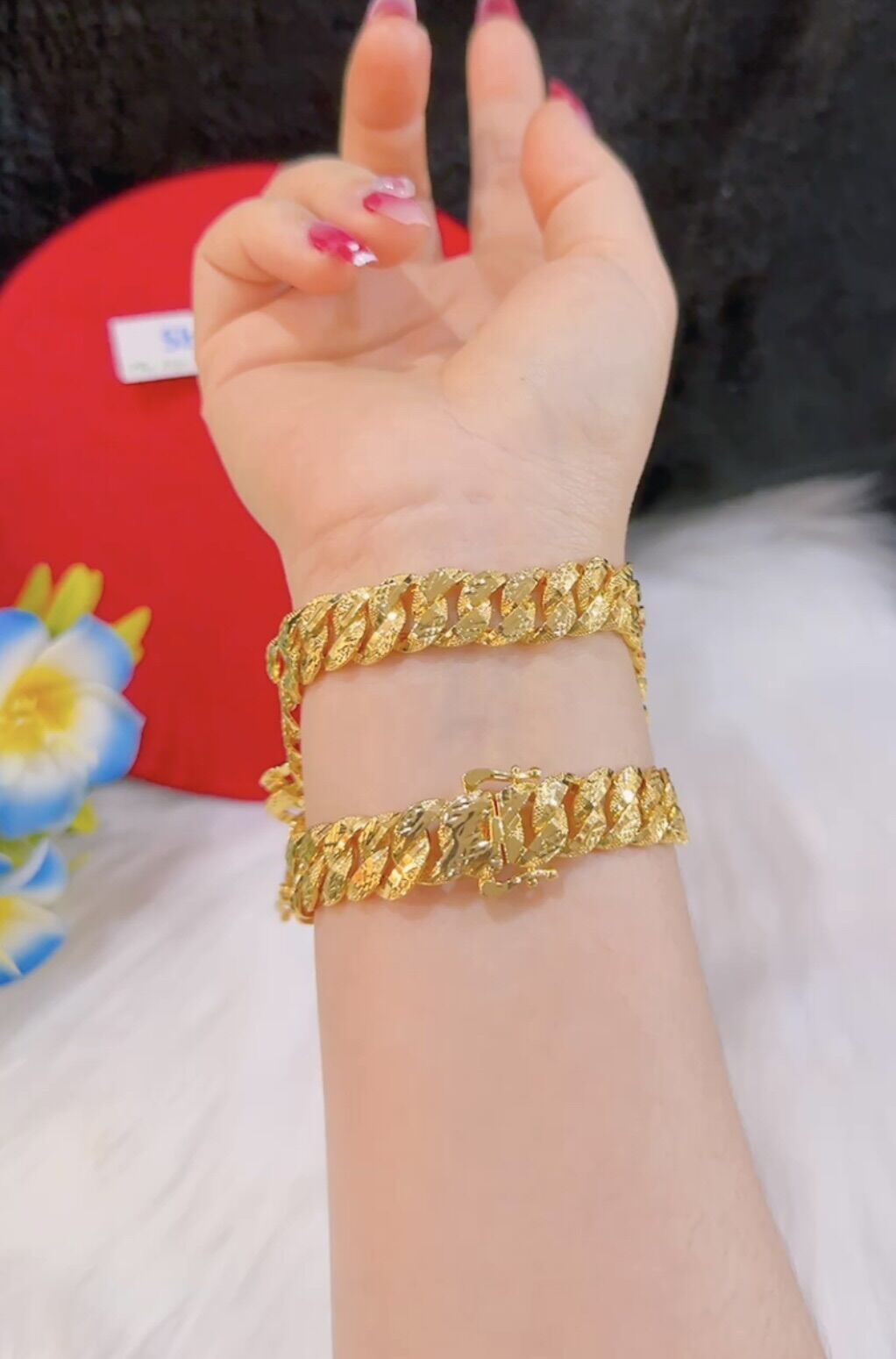 Lắc tay nữ kiểu xích chạm mạ vàng 18k cao cấp ( khoá có kí hiệu 18k )
