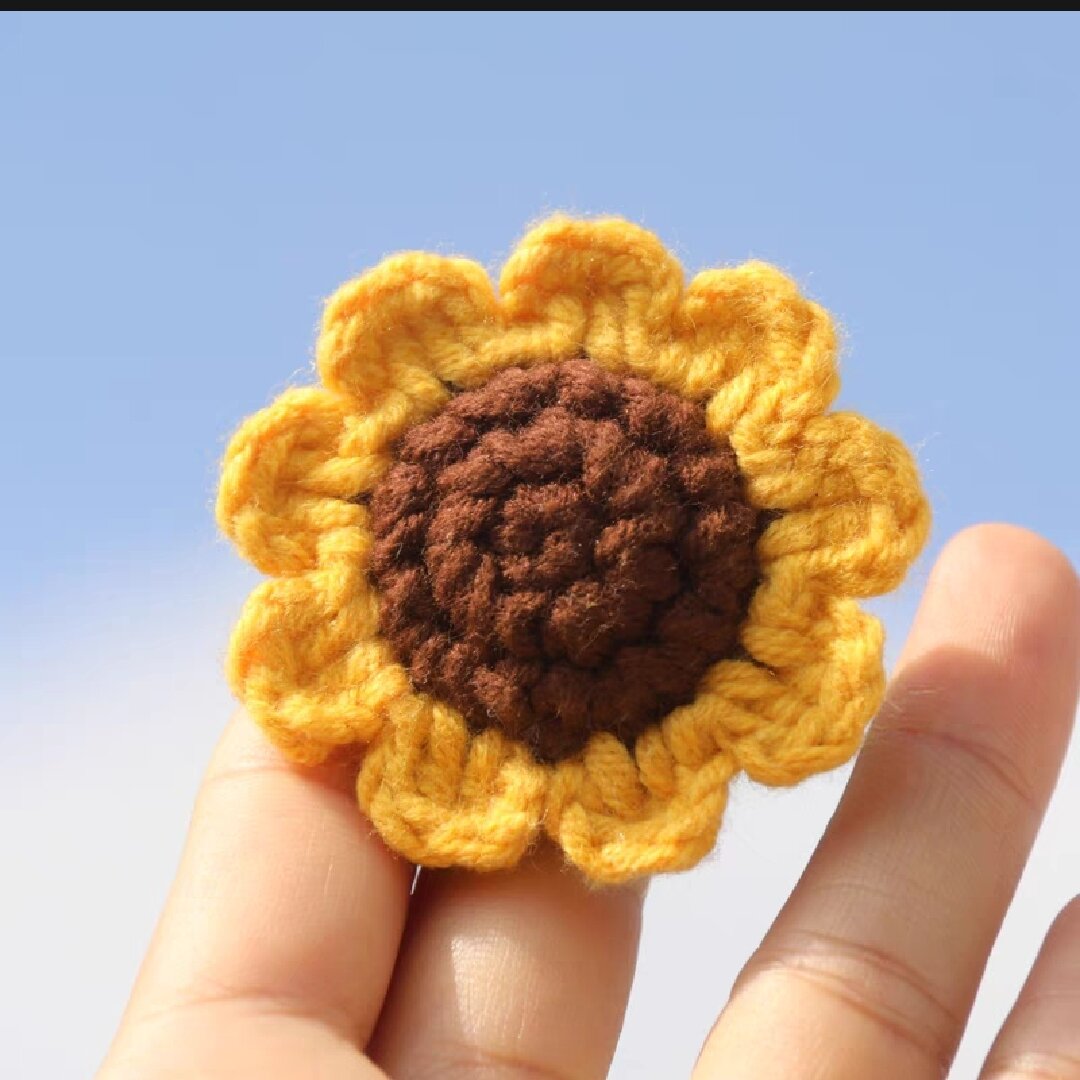 Ghim cài áo handmade bằng len