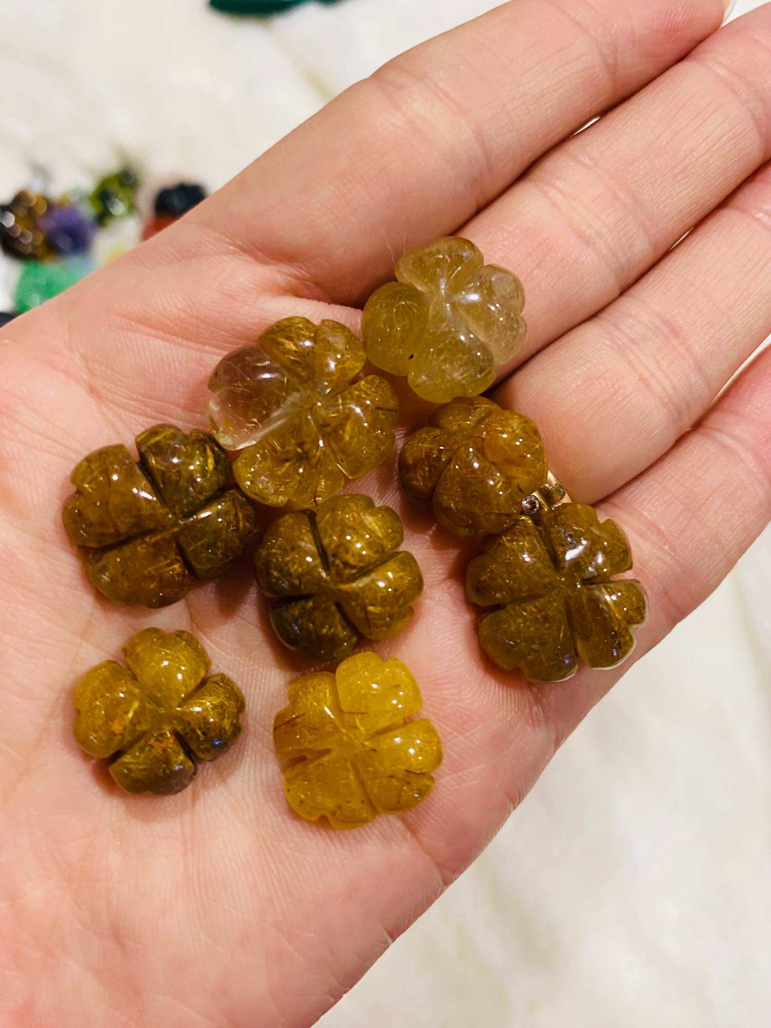 Mặt cỏ 4 lá đá thạch anh tóc vàng thiên nhiên