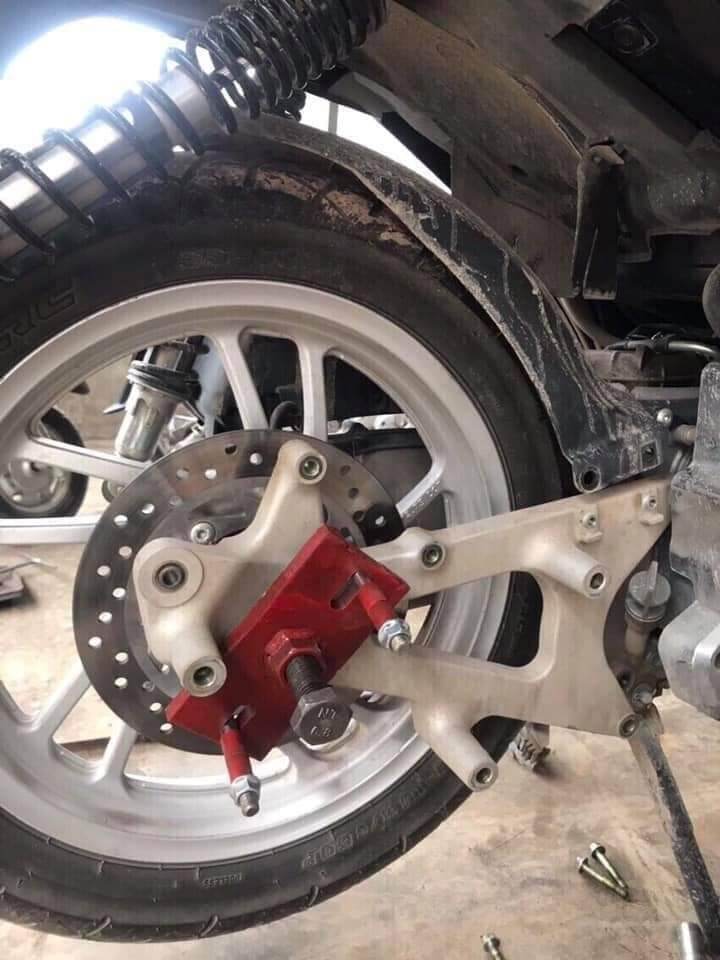 Vam càng sau xe ga