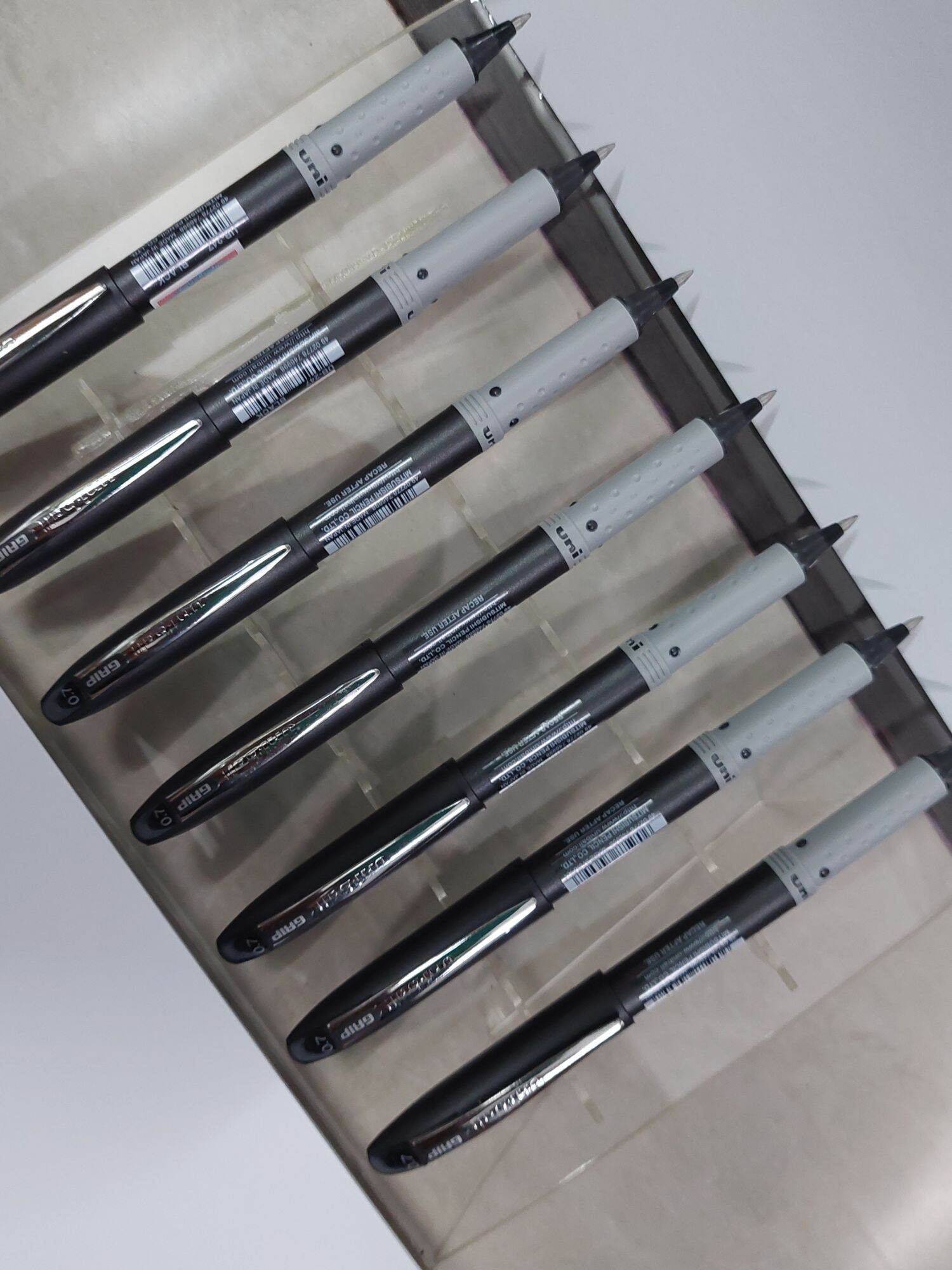 Bút uni ub-247 grip fine roller ball pen 0.7mm