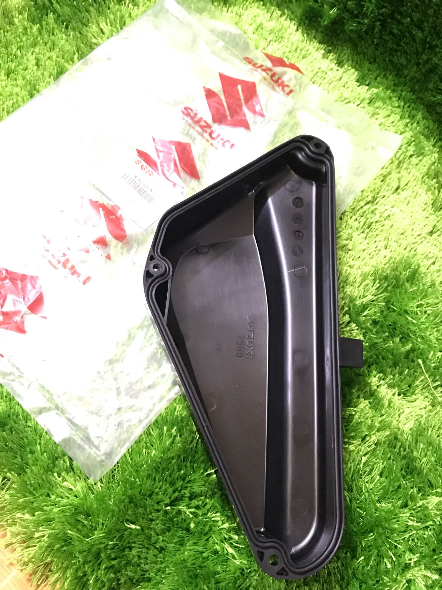 Ốp nắp Bộ Lọc Gió Raider Xc