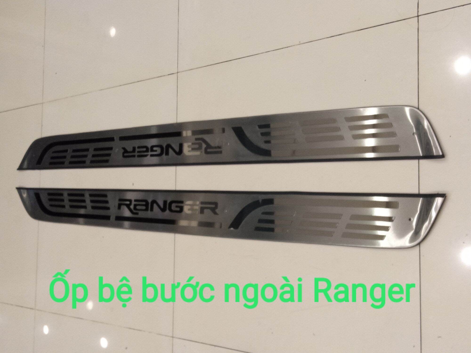 Ốp chống trầy - trang trí bậc bước ngoài FORD Ranger 2017