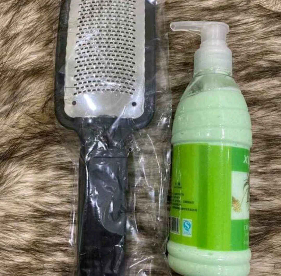 Combo bàn chà gót chân sắt+ kèm mềm gót XINA200ml