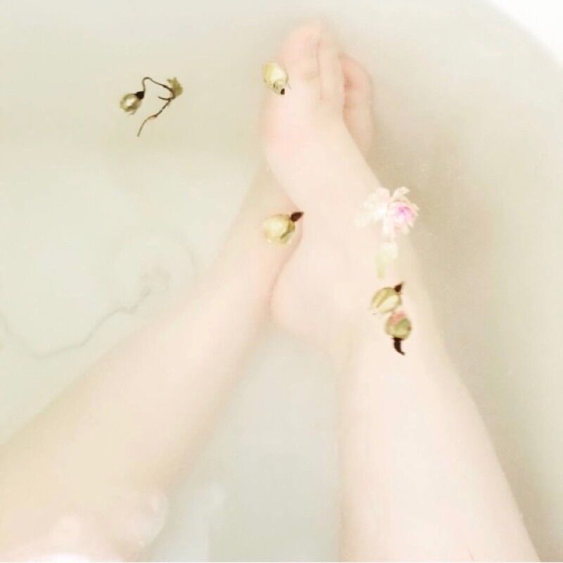 Bom tắm LUSH - Tisty Tosty bath bomb