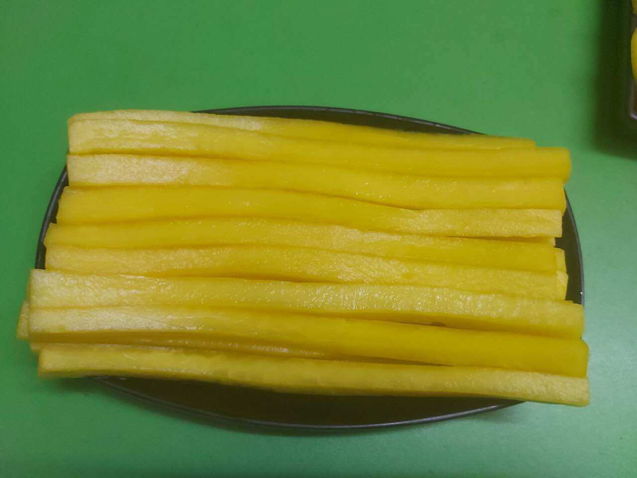 Củ cải muối vàng cắt lát dạng thanh ( 500gr không bao gồm nước ngâm)