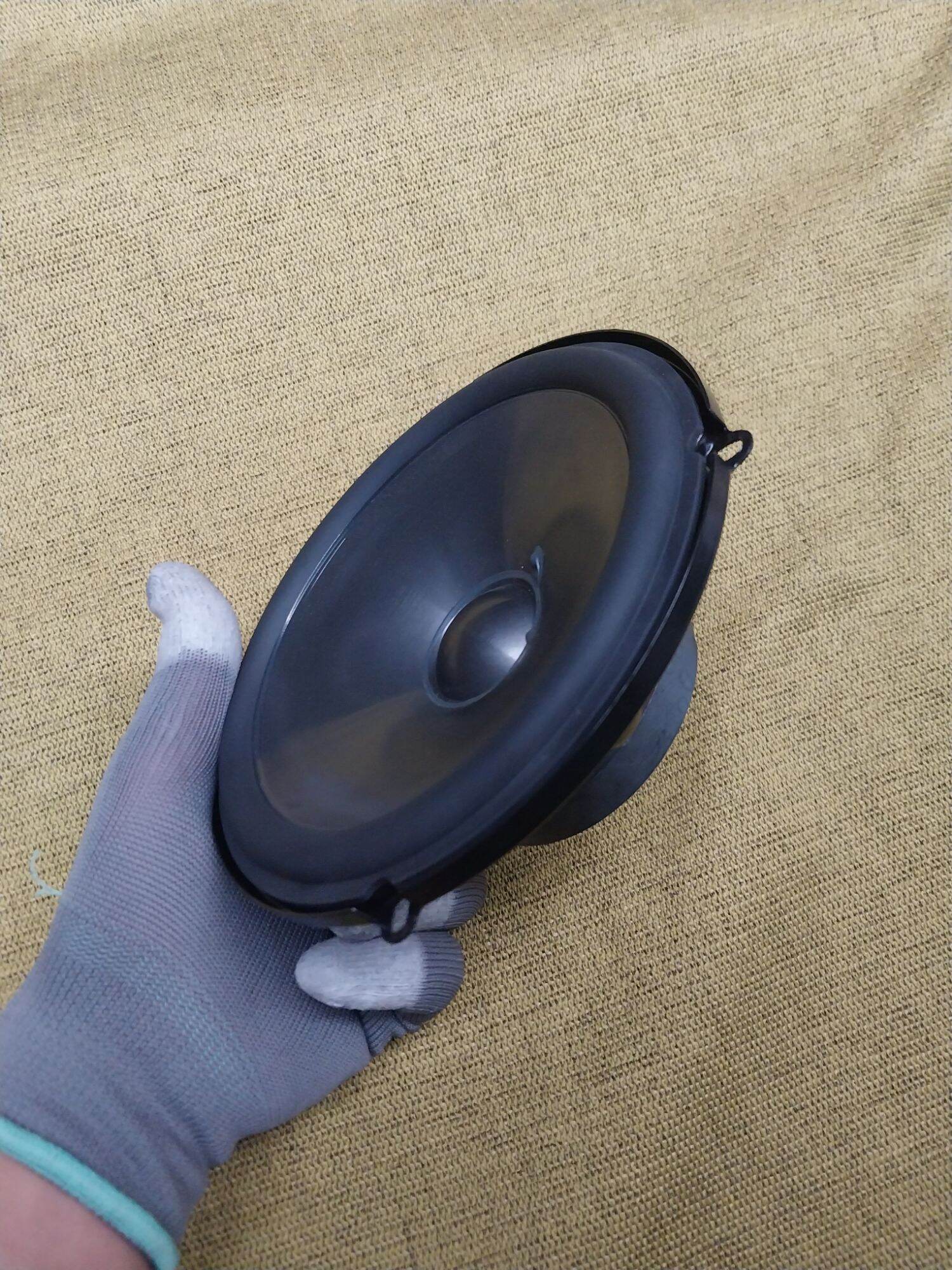1 cái loa cánh ôtô hãng jbl