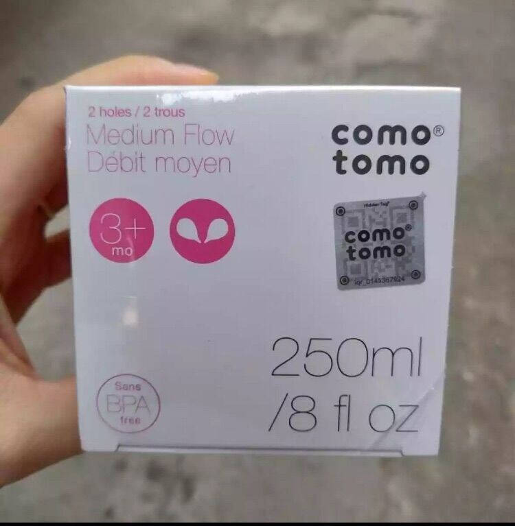 Bình sữa comotomo siêu mềm 250ml màu hồng núm theo bình 2 tia cho bé