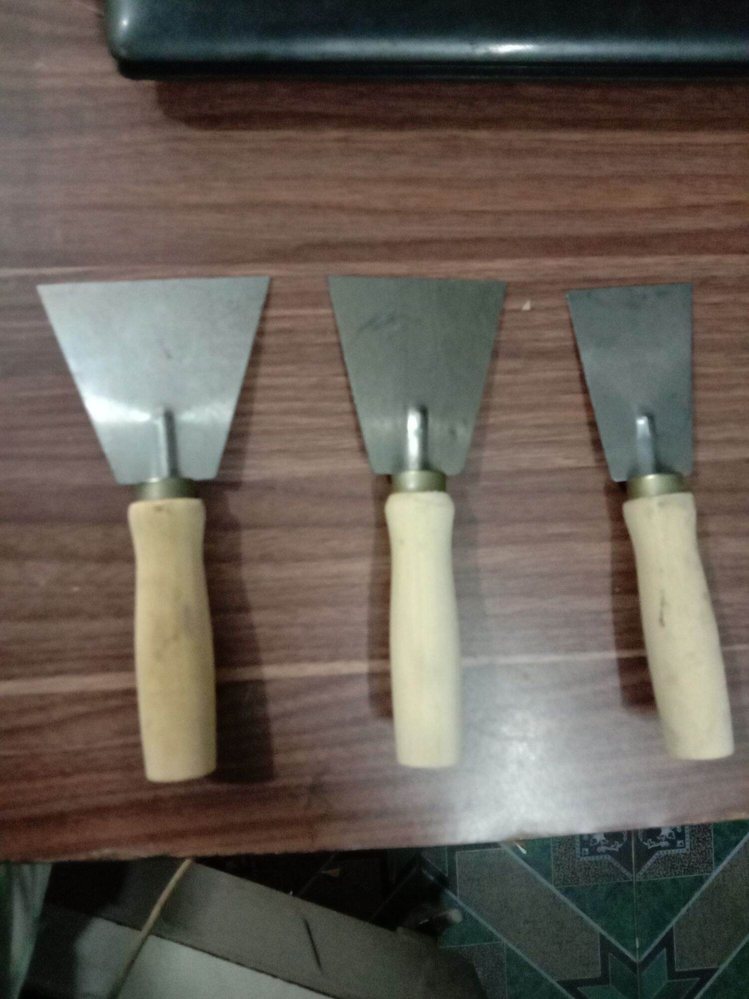 Sủi tường cán gỗ