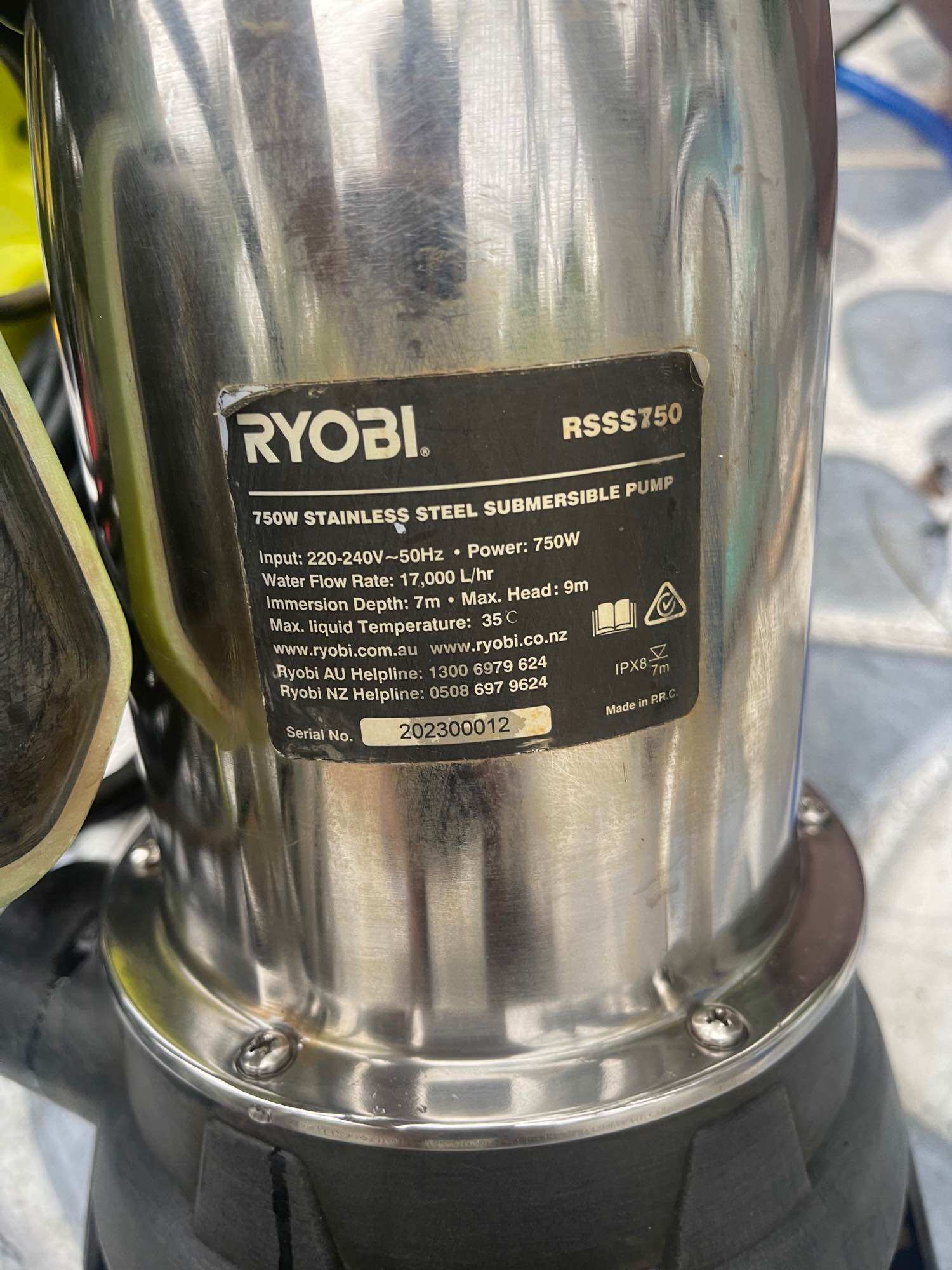 Bom chìm ryobi