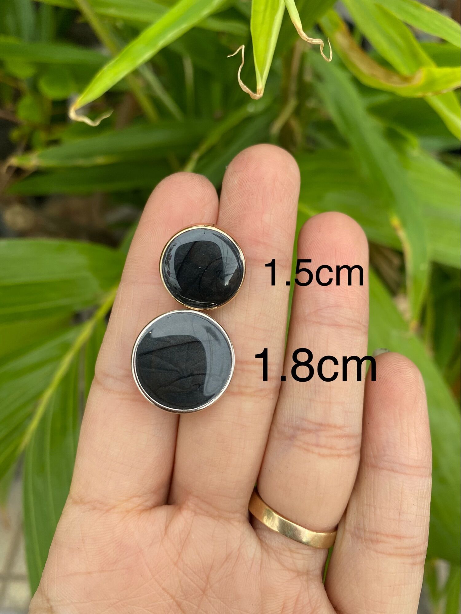 10 nút sơmi tròn vân đá đen đẹp