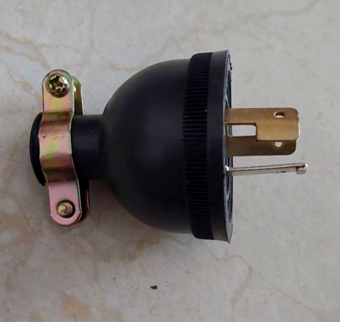 Phích cắm 3 chân máy phát điện loại phông anh em thật