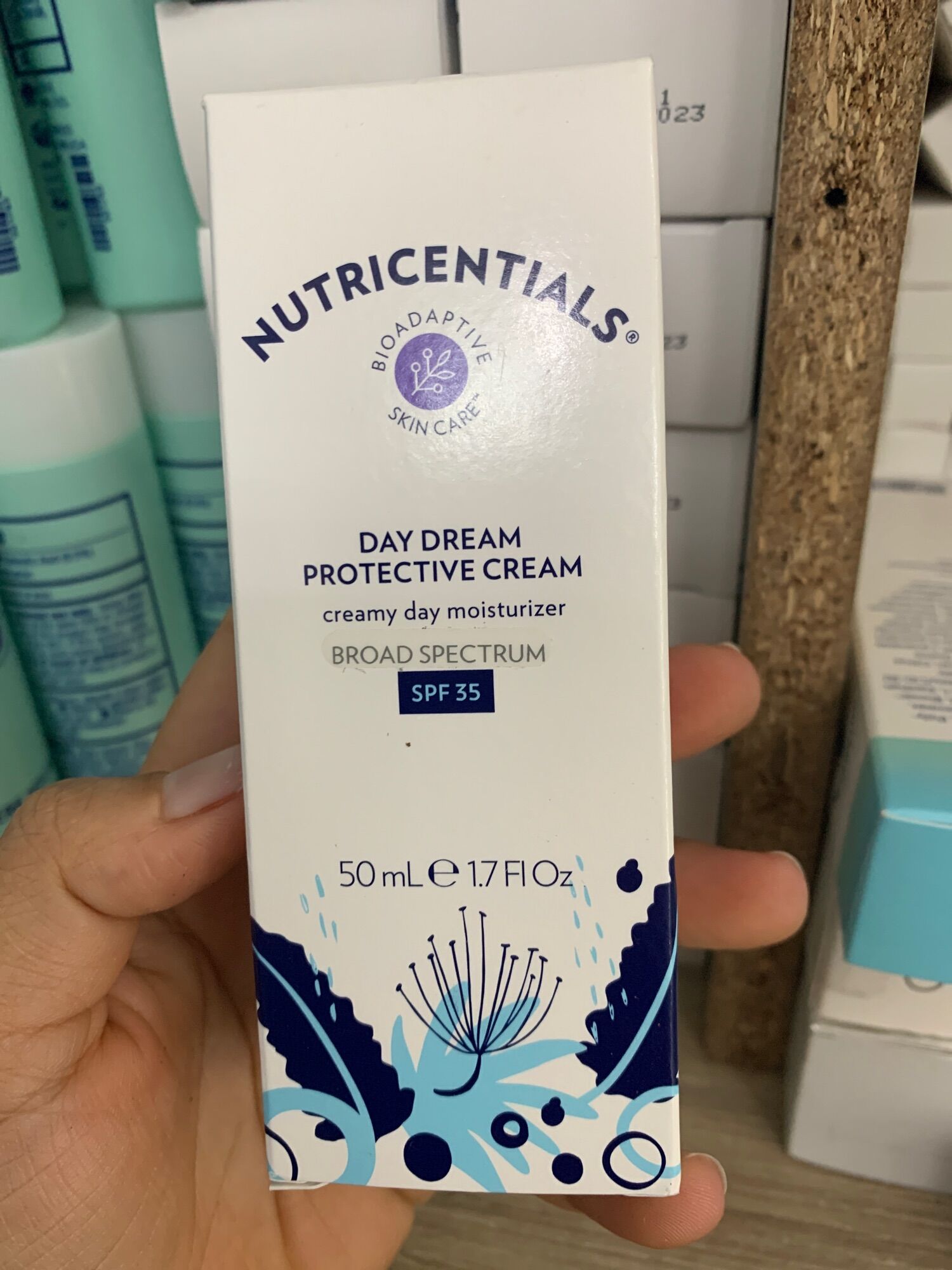Kem dưỡng ngày nuskin chống nắng spf 35