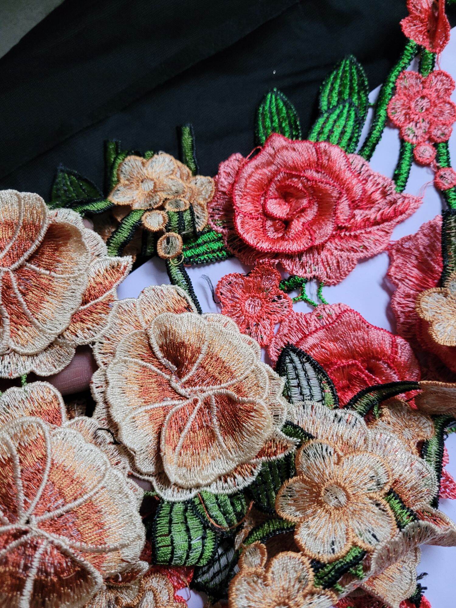 Cổ thêu cao cấp mã CO50 cánh hoa nổi