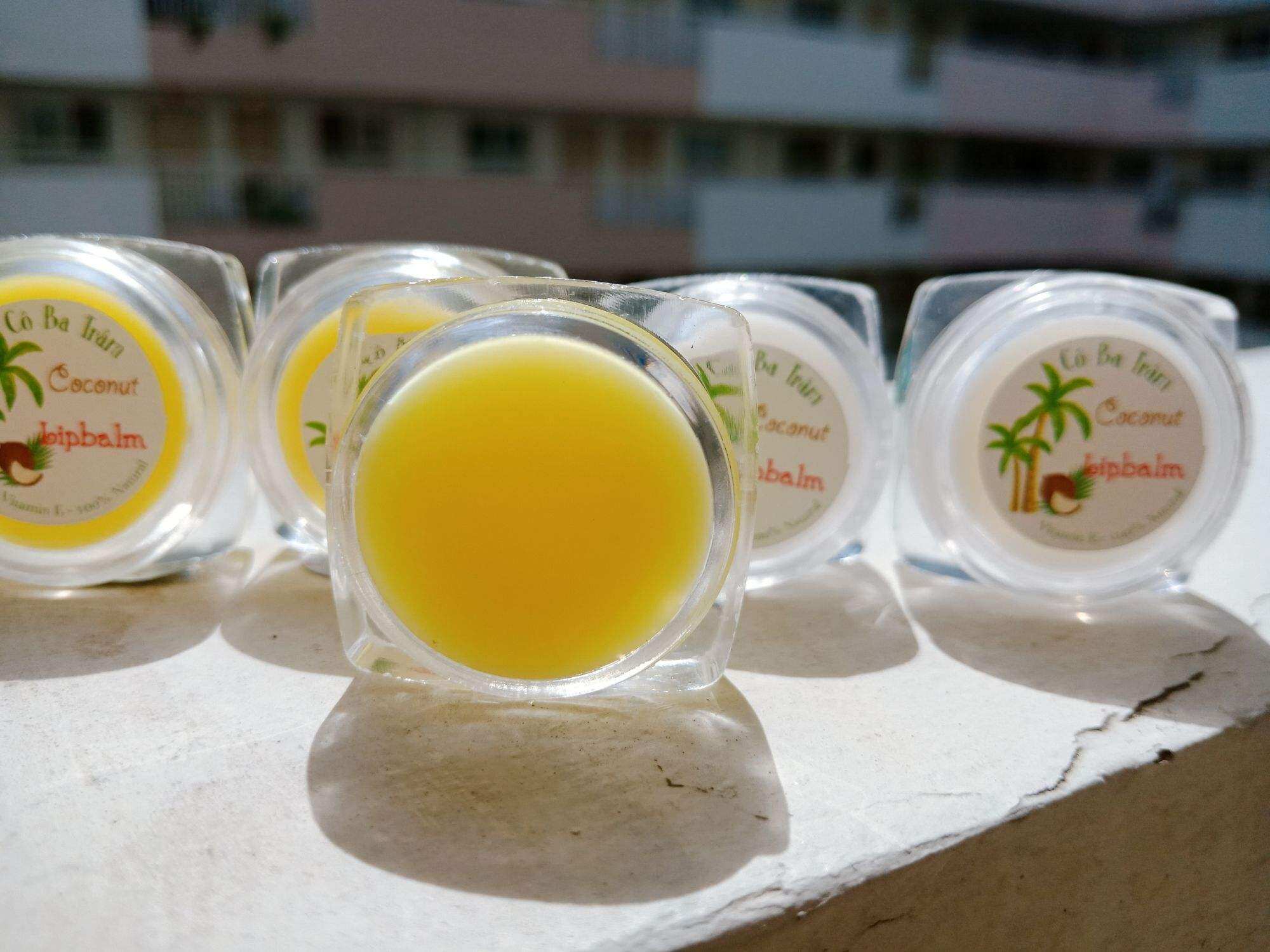 Son dưỡng môi dầu dừa sáp ong giúp dưỡng ẩm môi