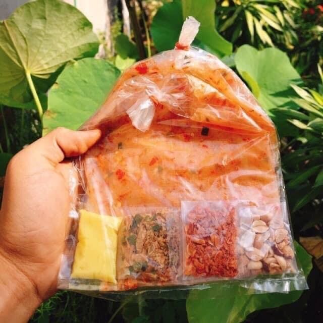Bánh tráng sốt bơ me