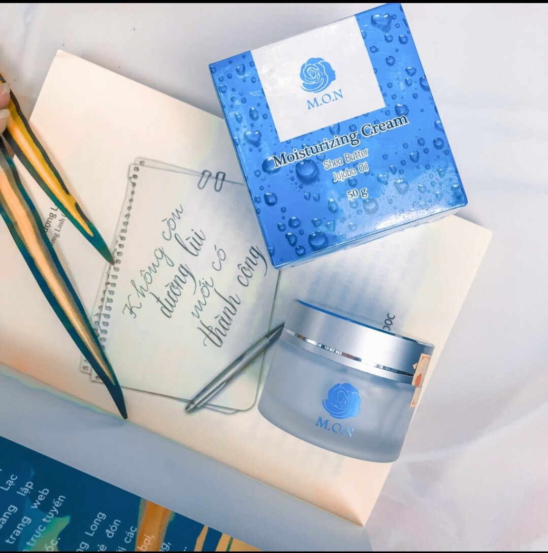 Kem dưỡng ẩm thiên nhiên MON 50ml