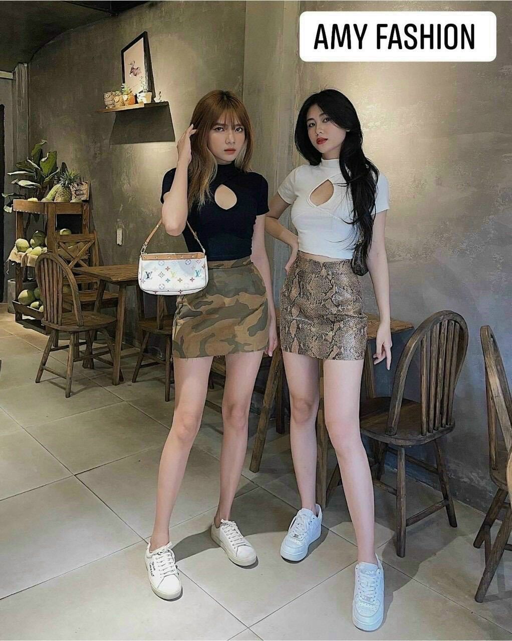 Áo croptop gân cut out ngực