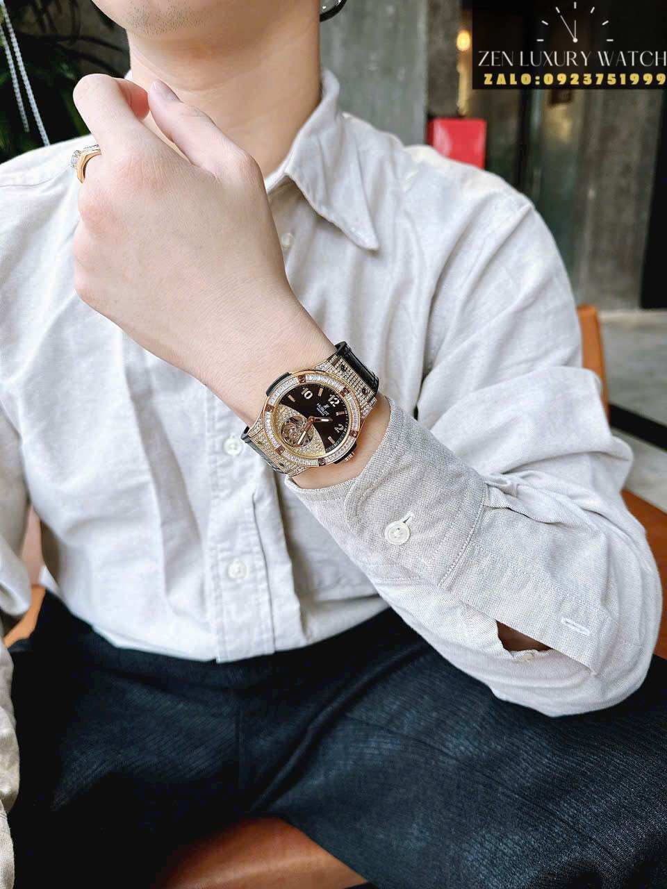 Đồng Hồ Nam Hublot Đen Vàng Lộ Vòng Lịch Đính Full Đá Cao Cấp - Máy Cơ Automatic Nhập Khẩu Nhật - Size 42mm - Bảo Hành 2 Năm