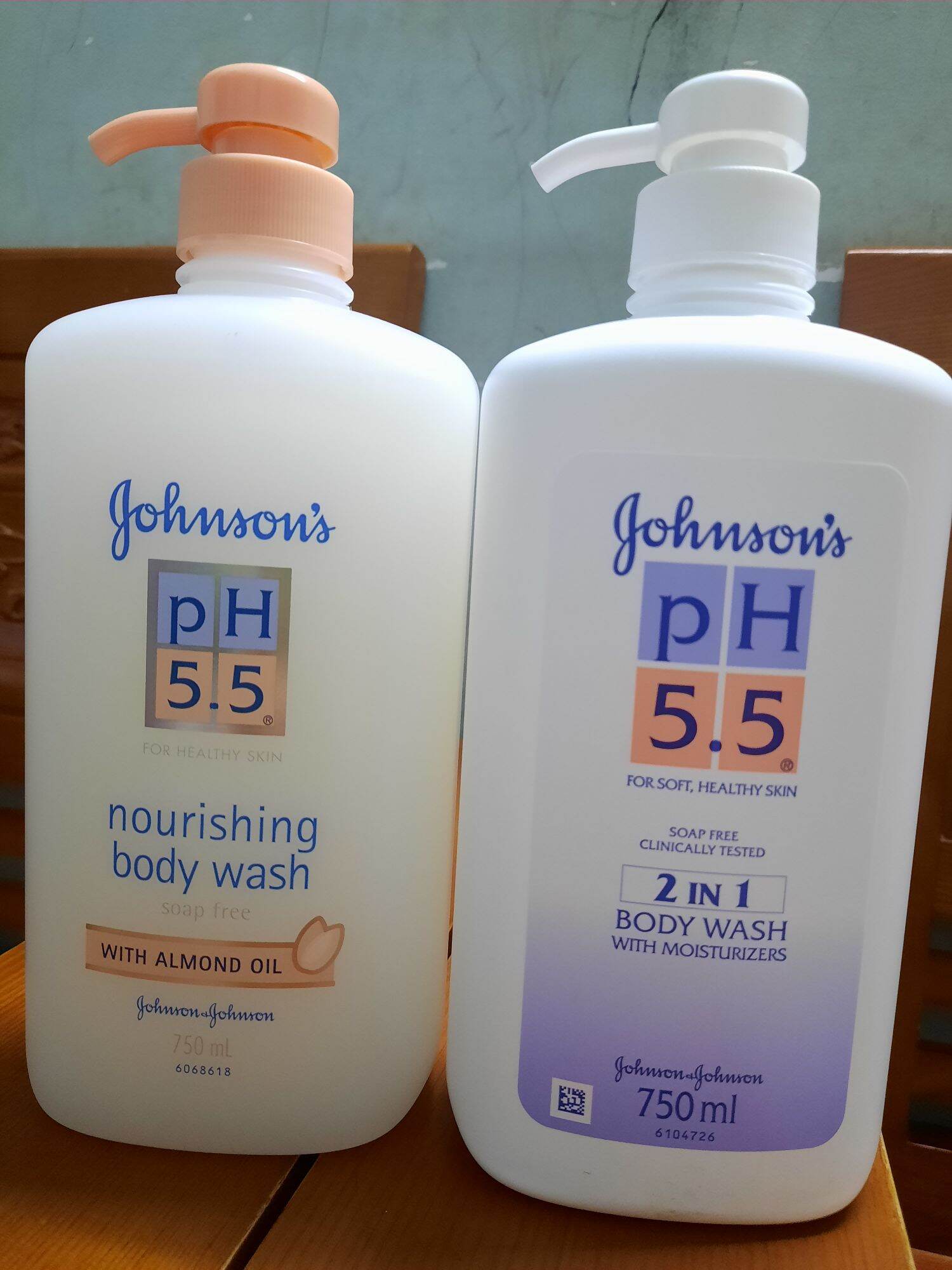 Sữa  tắm Johnson’s PH 5.5 chai 750ml