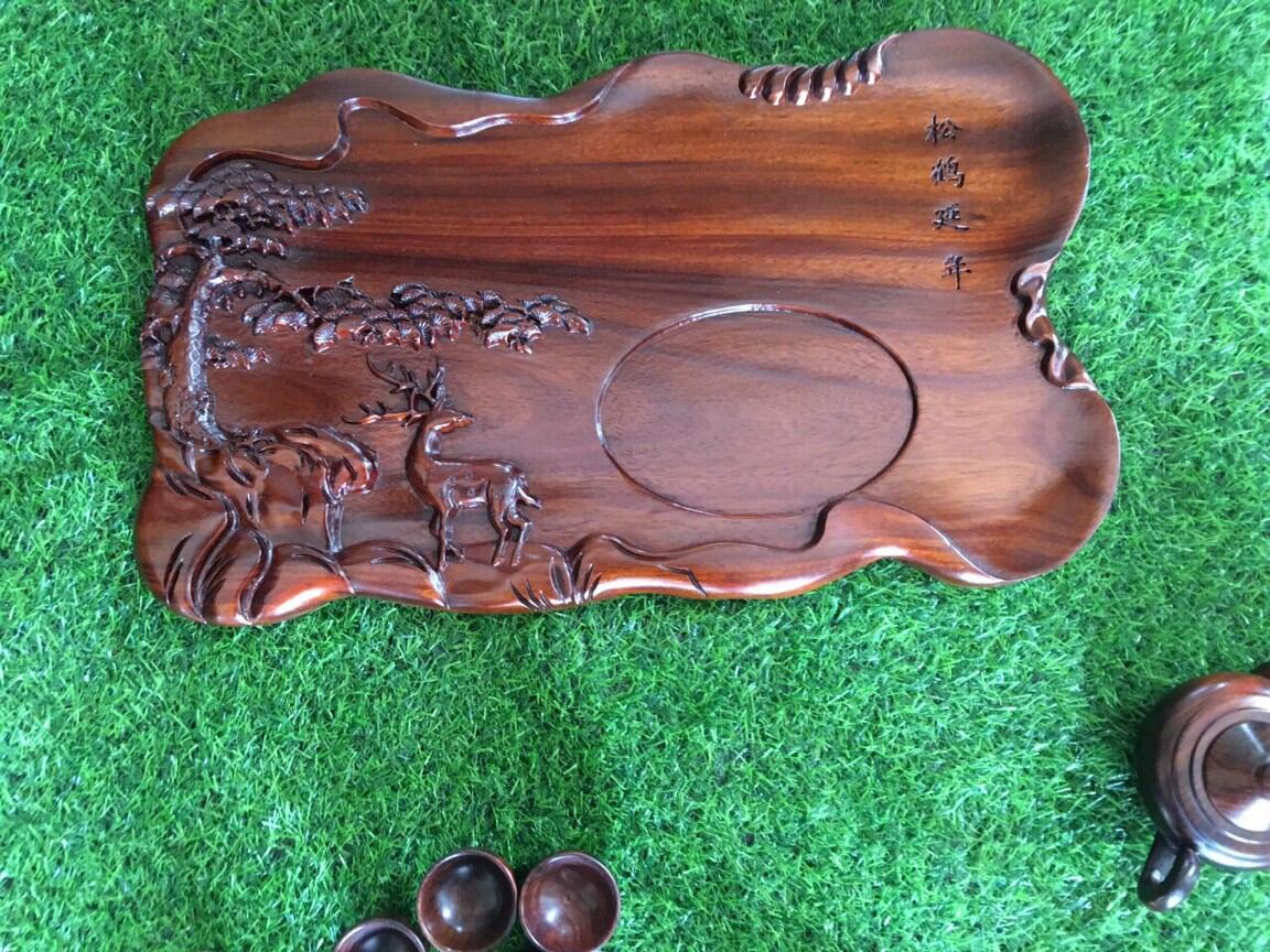 Khay trà tùng hạc gỗ gụ liền khối