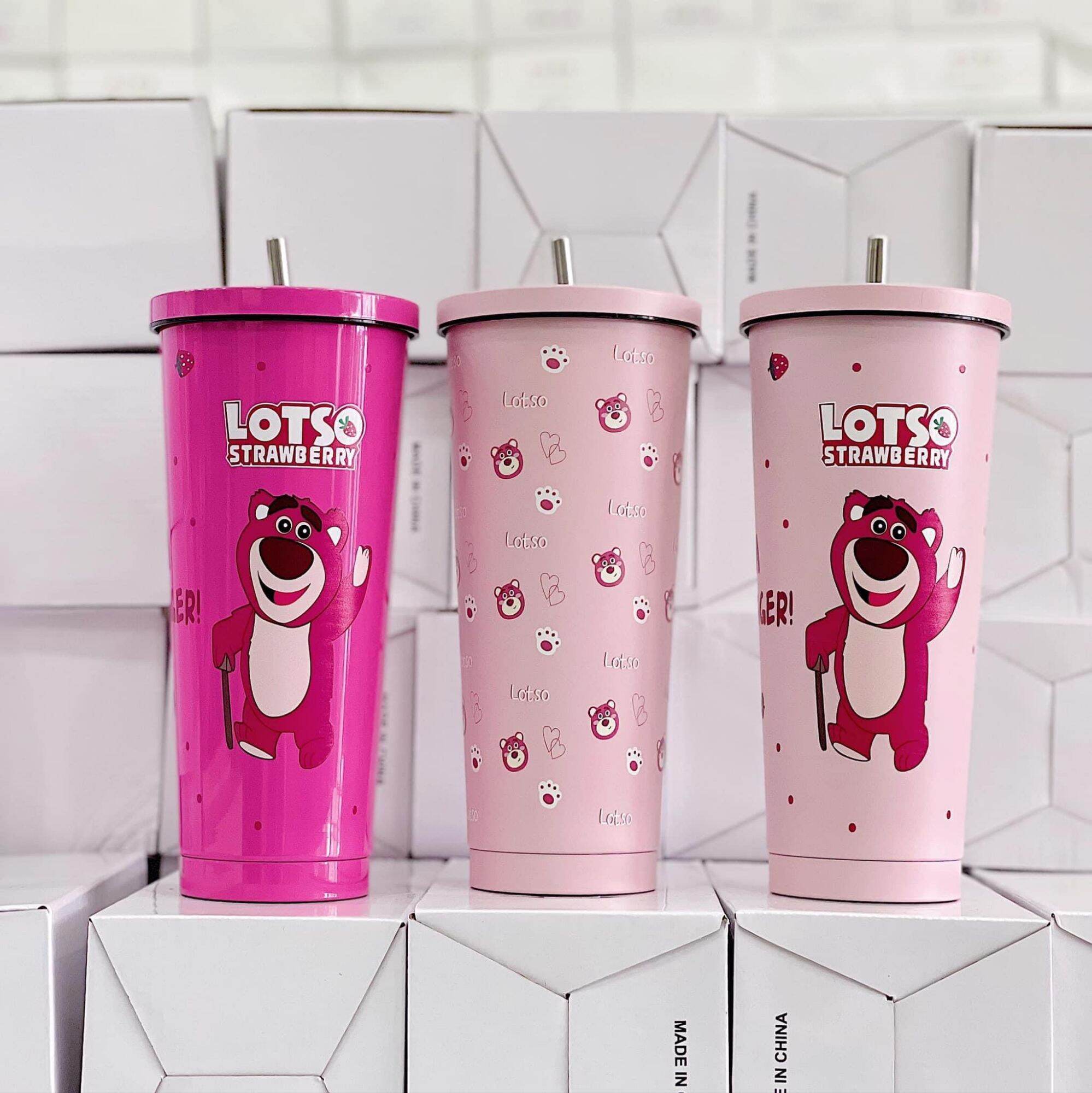 Ly Giữ Nhiệt Gấu Dâu LOTSO, Dung Tích 750ml Tặng Kèm Ống Hút Chất Liệu Inox 304 Không Gỉ Giữ Nhiệt Từ 8 _ 12 Giờ Dẽ Dàng Vệ Sinh Khi Sử Dụng.