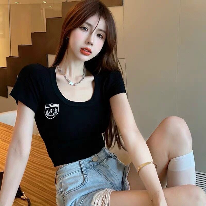 Áo croptop thêu logo cực mlem a18