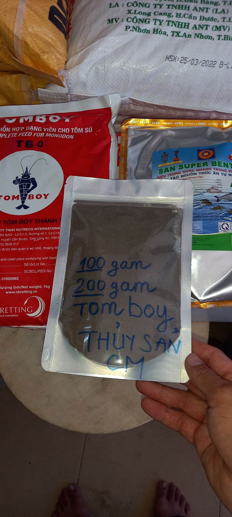 100 gam cám tomboy 0 + 100 gam tạo trứng nước, dùng cho cá cảnh ,betta