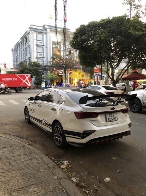 Đuôi gió thể thao xe ô tô