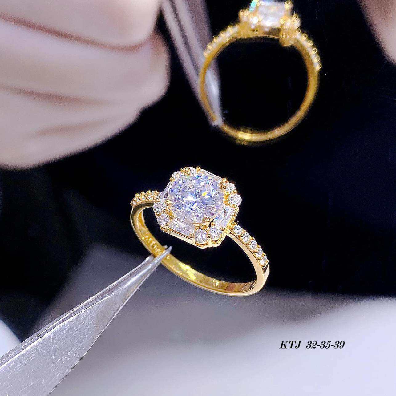 Nhẫn vàng tây mặt đá vuông ms sang chảnh . cá tính . có bảo hành